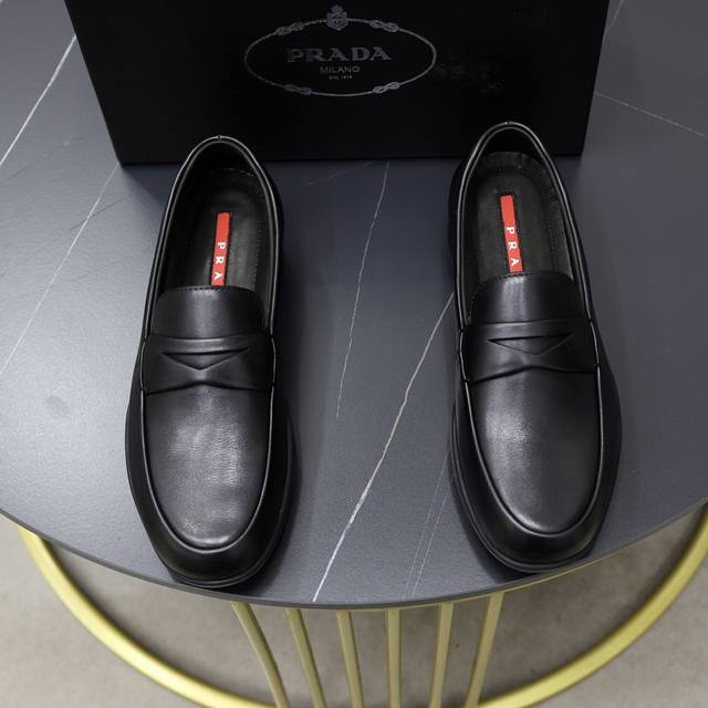 出厂价： 顶级原单 品牌：Prada 普拉达 标准码：男码38 44 45可以定做 等级：官网同款 材料：原版牛皮面 牛皮内里 原版耐磨柔软大底 款式类别：商务